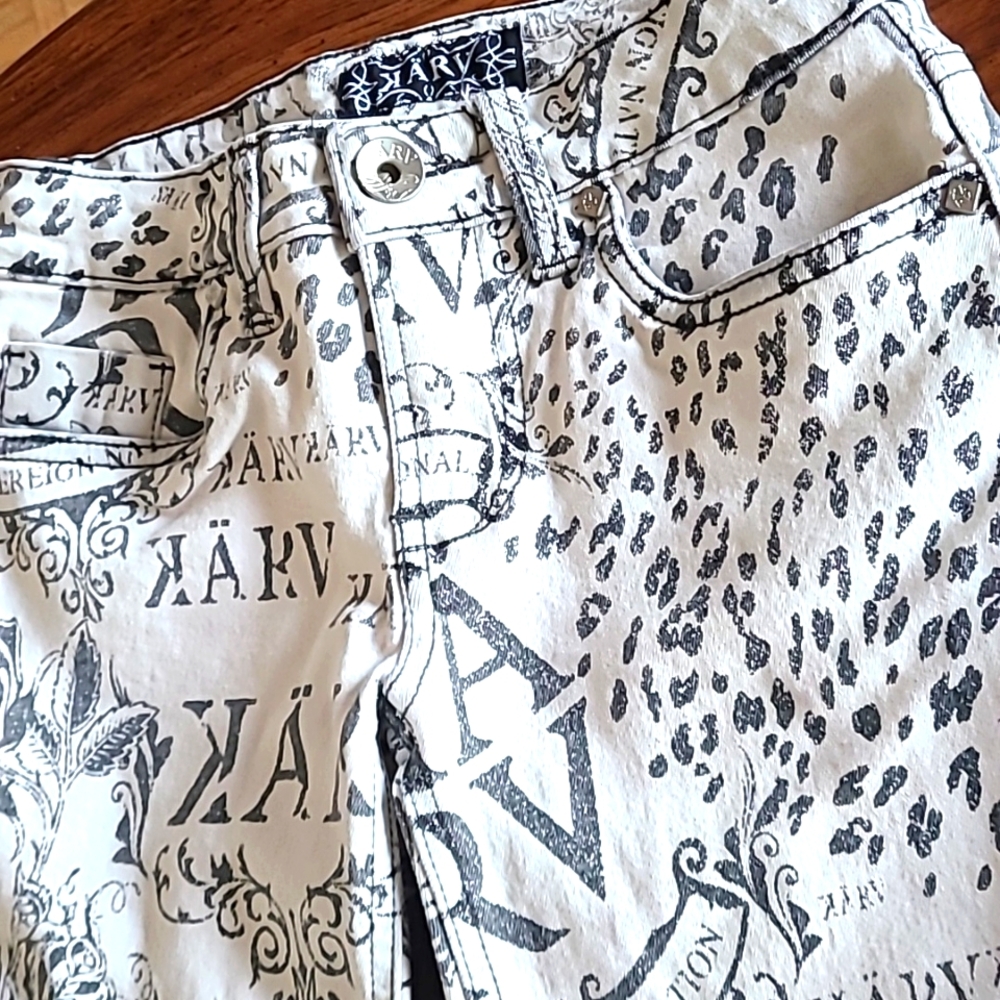 KARV White Printed Leopard Logo Skinny 24 Denim Skinny